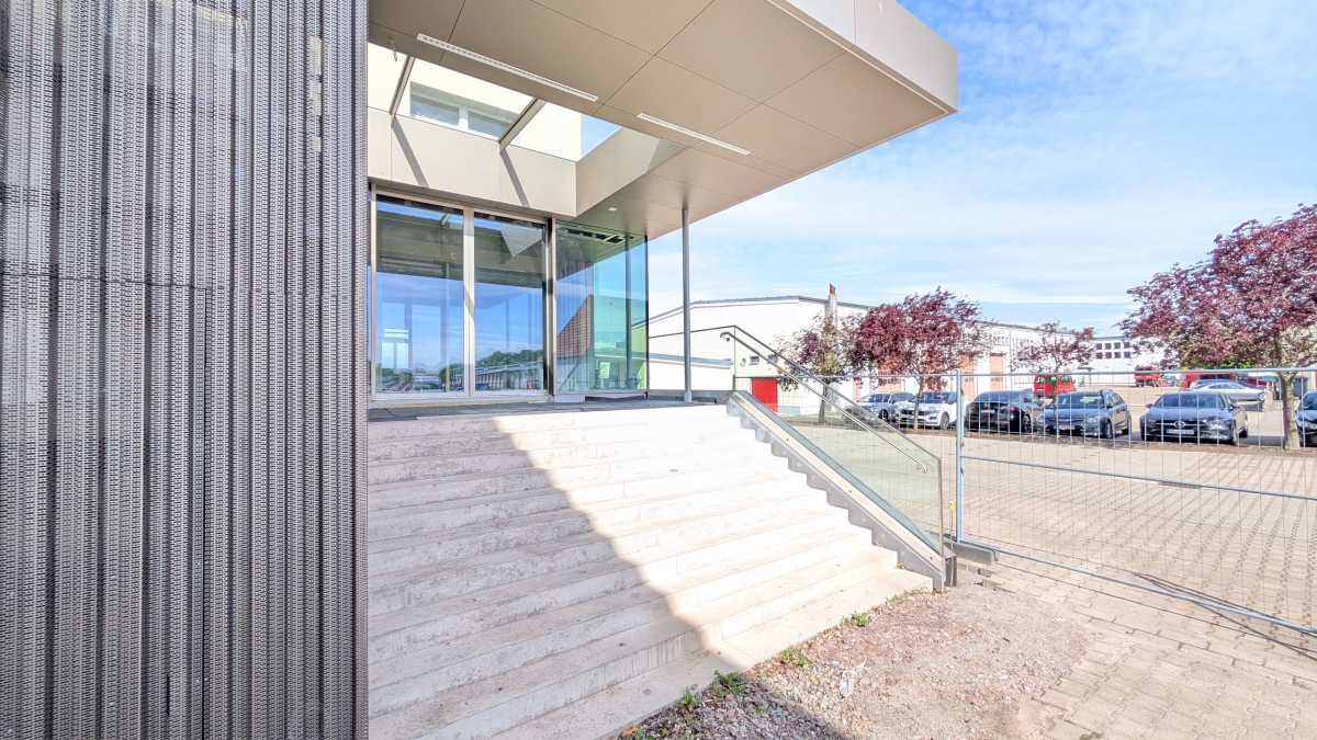 03_neubau_umbau_eingang_ibk_heyrothsberge_aistudio_architekten.jpg
